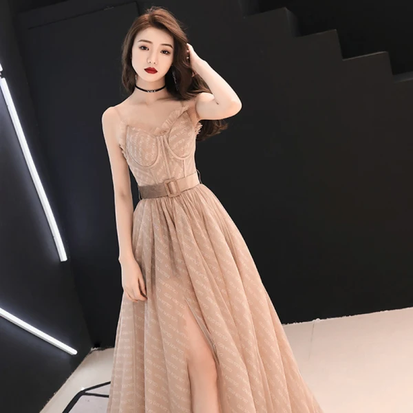 Élégant Champagne Robe De Soirée 2019 Princesse Bretelles Spaghetti Sans Manches Ceinture Fendue devant Tribunal Train Volants Dos Nu Robe De Ceremonie