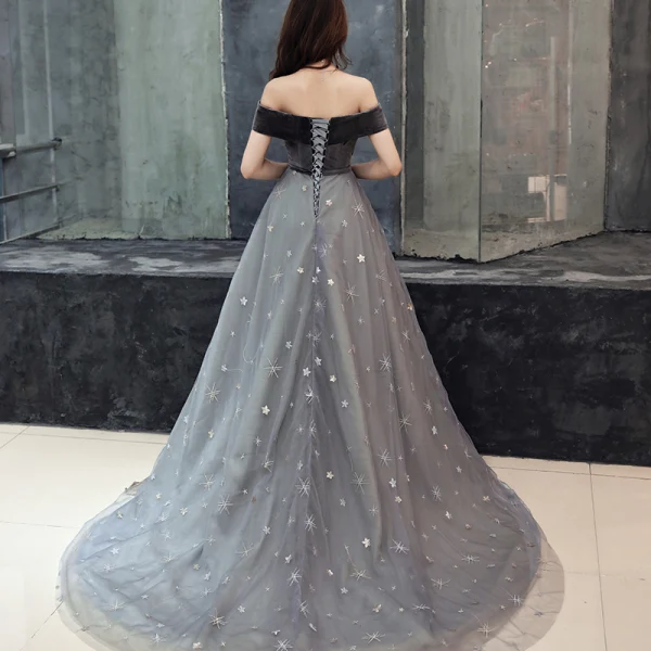 Schöne Grau Wildleder Abendkleider 2019 A Linie Off Shoulder Kurze Ärmel Pailletten Star Schleife Stoffgürtel Hof-Schleppe Rüschen Rückenfreies Festliche Kleider