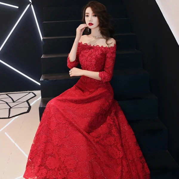 Abordable Bordeaux Dentelle Robe De Soirée 2019 Princesse De l'épaule 3/4 Manches Appliques En Dentelle Faux Diamant Longue Dos Nu Robe De Ceremonie