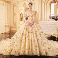 Magnífico Oro Vestidos De Novia 2019 A-Line / Princess Fuera Del Hombro Manga Corta Sin Espalda Glitter Lentejuelas Estrella Cathedral Train Ruffle