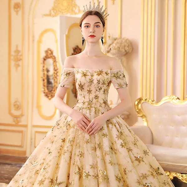 Luxus / Herrlich Gold Brautkleider / Hochzeitskleider 2019 A Linie Off Shoulder Kurze Ärmel Rückenfreies Glanz Pailletten Star Kathedrale Schleppe Rüschen