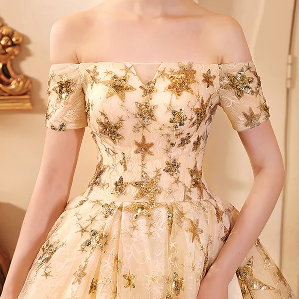 Luxus / Herrlich Gold Brautkleider / Hochzeitskleider 2019 A Linie Off Shoulder Kurze Ärmel Rückenfreies Glanz Pailletten Star Kathedrale Schleppe Rüschen