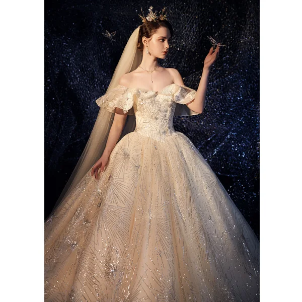 Scintillantes Champagne Robe De Mariée 2019 Robe Boule De l'épaule Manches Courtes Dos Nu Glitter Paillettes Cathedral Train Volants