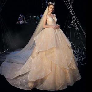 Luksus Champagne Brudekjoler 2019 Prinsesse Dyp V Hals Uten Ermer Ryggløse Beading Cathedral Train Gripende Ruffles