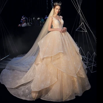 Luxe Champagne Trouwjurken 2019 A Lijn Diepe V Hals Mouwloos Ruglooze Kralen Cathedral Train Cascading Ruches
