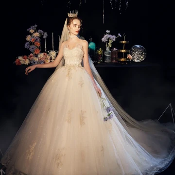 Eleganta Champagne Bröllopsklänningar 2019 Balklänning Älskling Ärmlös Halterneck Beading Pärla Appliqués Spets Glittriga Glitter Tyll Cathedral Train Ruffle