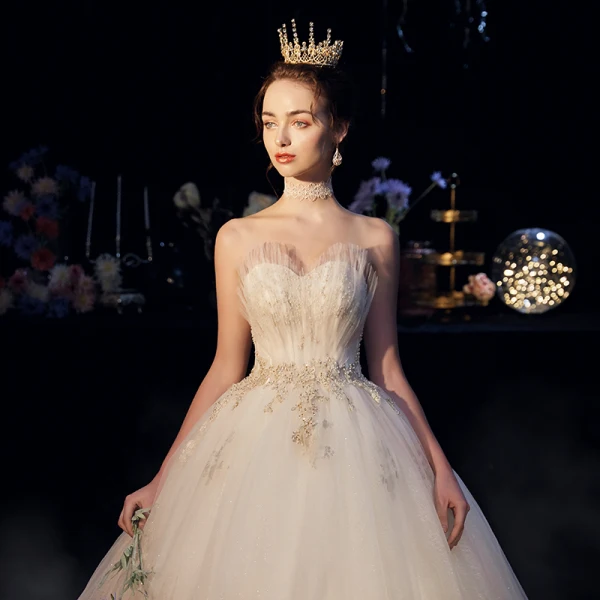 Elegant Champagne Brudekjoler 2019 Ballkjole Kjæreste Uten Ermer Ryggløse Beading Perle Appliques Blonder Glitter Tyll Cathedral Train Buste