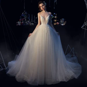 Beste Champagne Hage Utendørs Brudekjoler 2019 Prinsesse Spaghettistropper Gjennomsiktig Dyp V Hals Uten Ermer Ryggløse Appliques Blonder Beading Perle Glitter Tyll Feie Tog Buste