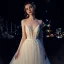 Meilleur Champagne Jardin / Extérieur Robe De Mariée 2019 Princesse Bretelles Spaghetti Transparentes Col v profond Sans Manches Dos Nu Appliques En Dentelle Perlage Perle Glitter Tulle Train De Balayage Volants