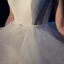 Élégant Ivoire Satin Robe De Mariée 2019 Robe Boule Col v profond Sans Manches Dos Nu Ceinture Tribunal Train Volants en Cascade