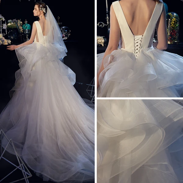 Élégant Ivoire Satin Robe De Mariée 2019 Robe Boule Col v profond Sans Manches Dos Nu Ceinture Tribunal Train Volants en Cascade