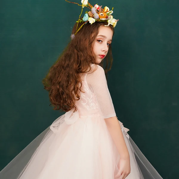 Schöne Pearl Rosa Blumenmädchenkleider 2019 A Linie Rundhalsausschnitt 1/2 Ärmel Applikationen Spitze Perlenstickerei Perle Sweep / Pinsel Zug Rüschen Kleider Für Hochzeit