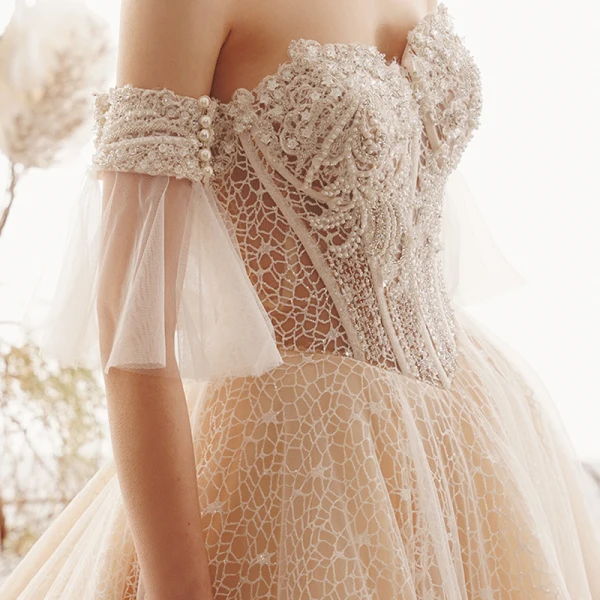 Elegant Champagne Blonder Brudekjoler 2019 Prinsesse Kjæreste Avtakbar Bell ermer Ryggløse Beading Perle Cathedral Train Buste