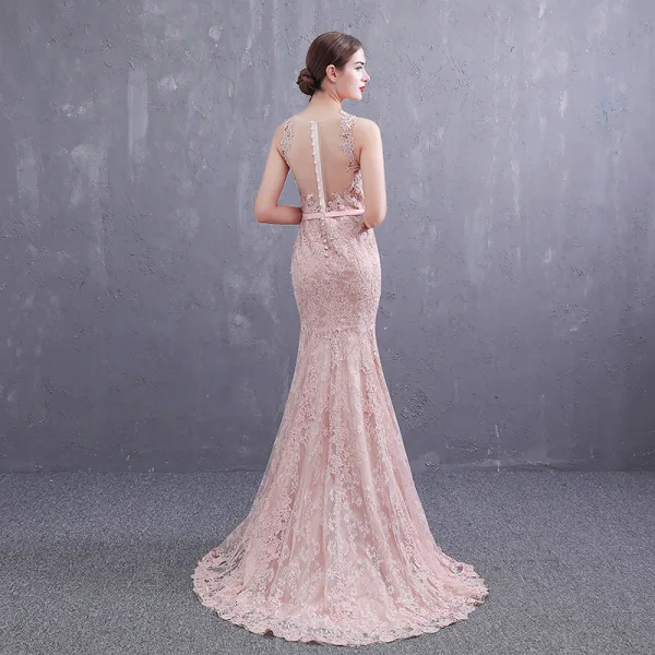 Meilleur Perle Rose Transparentes Robe De Soirée 2019 Trompette / Sirène Col v profond Sans Manches Ceinture Appliques En Dentelle Perle Train De Balayage Volants Robe De Ceremonie
