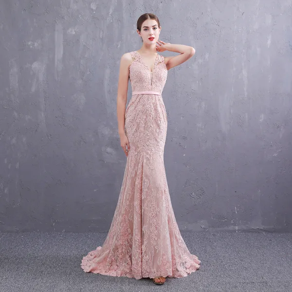 Meilleur Perle Rose Transparentes Robe De Soirée 2019 Trompette / Sirène Col v profond Sans Manches Ceinture Appliques En Dentelle Perle Train De Balayage Volants Robe De Ceremonie