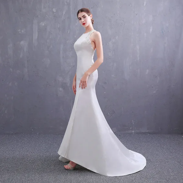 Abordable Ivoire Satin Robe De Mariée 2019 Trompette / Sirène Encolure Dégagée Sans Manches Dos Nu Appliques En Dentelle Perlage Perle Train De Balayage
