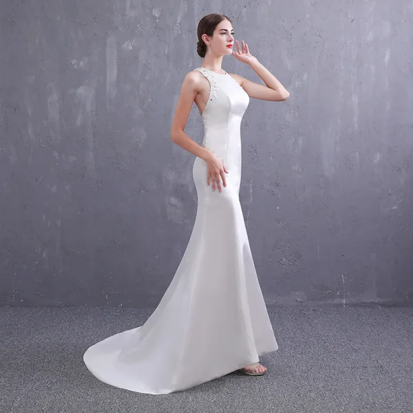 Abordable Ivoire Satin Robe De Mariée 2019 Trompette / Sirène Encolure Dégagée Sans Manches Dos Nu Appliques En Dentelle Perlage Perle Train De Balayage