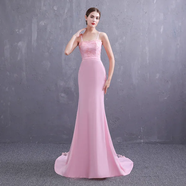 Élégant Rose Bonbon Satin Robe De Soirée 2019 Trompette / Sirène Bretelles Spaghetti Sans Manches Ceinture Appliques En Dentelle Perlage Perle Train De Balayage Volants Dos Nu Robe De Ceremonie