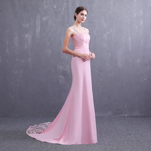 Élégant Rose Bonbon Satin Robe De Soirée 2019 Trompette / Sirène Bretelles Spaghetti Sans Manches Ceinture Appliques En Dentelle Perlage Perle Train De Balayage Volants Dos Nu Robe De Ceremonie