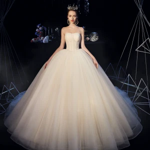 Enkla Champagne Organza Korsett Bröllopsklänningar 2019 Balklänning Axelbandslös Ärmlös Halterneck Cathedral Train Ruffle