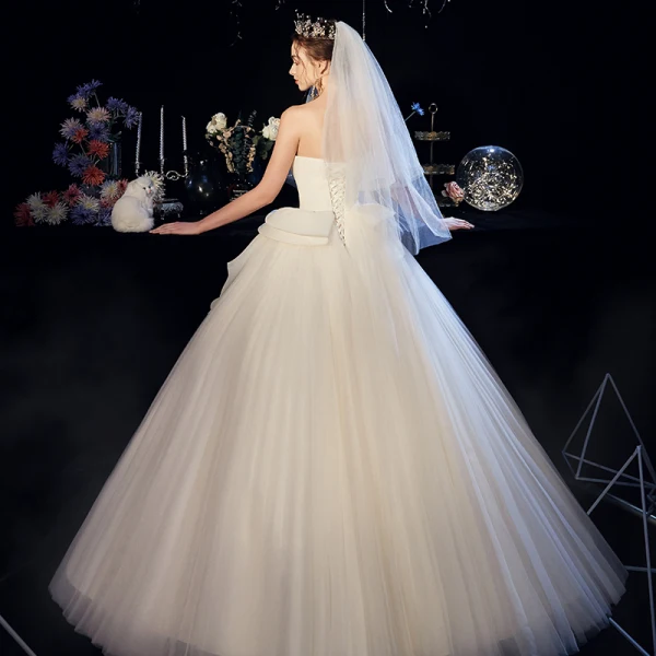 Bäst Champagne Organza Bröllopsklänningar 2019 Prinsessa Axelbandslös Ärmlös Halterneck Långa Ruffle