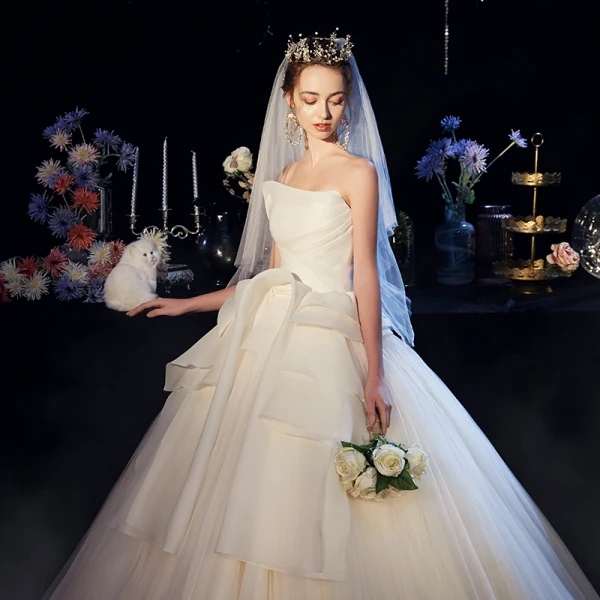 Bäst Champagne Organza Bröllopsklänningar 2019 Prinsessa Axelbandslös Ärmlös Halterneck Långa Ruffle