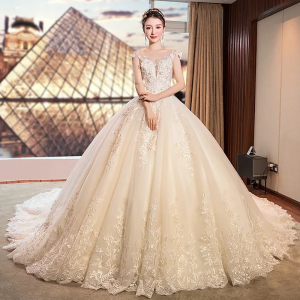 Chic / Belle Ivoire Robe De Mariée 2019 Princesse Transparentes Col v profond Sans Manches Dos Nu Appliques En Dentelle Fleur Perle Perlage Cathedral Train Volants