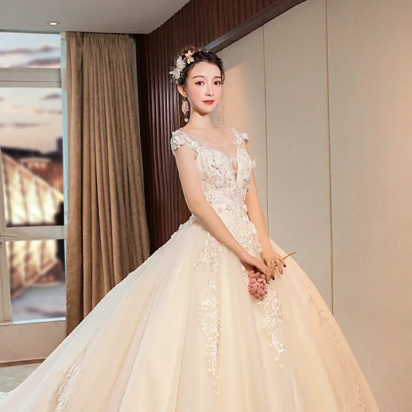 Chic / Belle Ivoire Robe De Mariée 2019 Princesse Transparentes Col v profond Sans Manches Dos Nu Appliques En Dentelle Fleur Perle Perlage Cathedral Train Volants