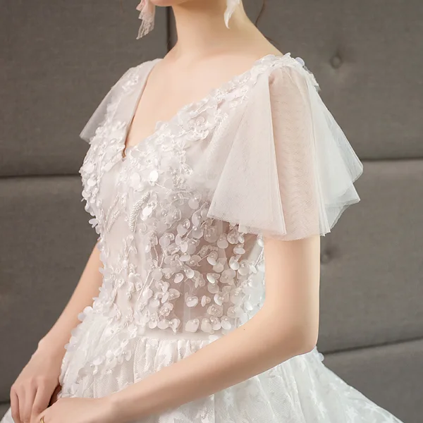 Illusion Ivoire Robe De Mariée 2019 Princesse V-Cou Manches Courtes Dos Nu Appliques En Dentelle Perlage Chapel Train Volants