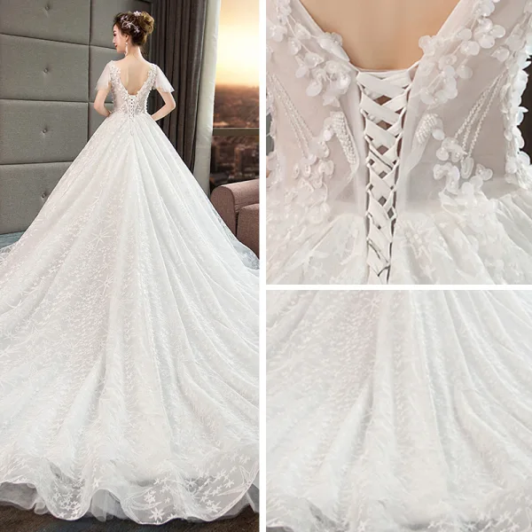 Illusion Ivoire Robe De Mariée 2019 Princesse V-Cou Manches Courtes Dos Nu Appliques En Dentelle Perlage Chapel Train Volants
