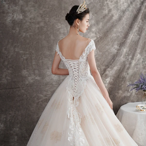 Eleganckie Szampan Suknie Ślubne 2019 Princessa Przezroczyste Głęboki V-Szyja Rękawy z Kapturkiem Bez Pleców Aplikacje Z Koronki Frezowanie Trenem Kaplica Wzburzyć
