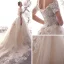 Edles Champagner Durchbohrt Brautkleider / Hochzeitskleider 2019 A Linie Off Shoulder Kurze Ärmel Rückenfreies Applikationen Spitze Perlenstickerei Glanz Tülle Kapelle-Schleppe Rüschen