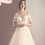 Elegante Champagner Durchsichtige Brautkleider / Hochzeitskleider 2019 A Linie Rundhalsausschnitt Kurze Ärmel Rückenfreies Schleife Applikationen Spitze Kapelle-Schleppe Rüschen