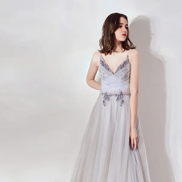 Eleganta Grå Aftonklänningar 2019 Prinsessa Djup v-hals Ärmlös Beading Långa Ruffle Halterneck Formella Klänningar