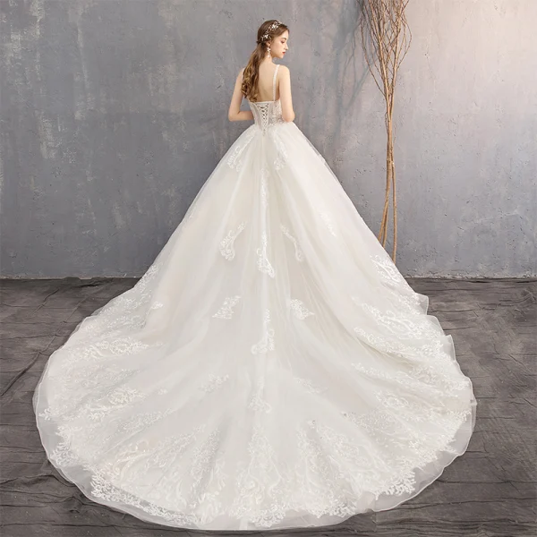 Best Ivory Wedding Dresses 2019 Ball Gown Spaghetti Straps Sleeveless Backless Appliques Lace Beading Chapel Train Ruffle