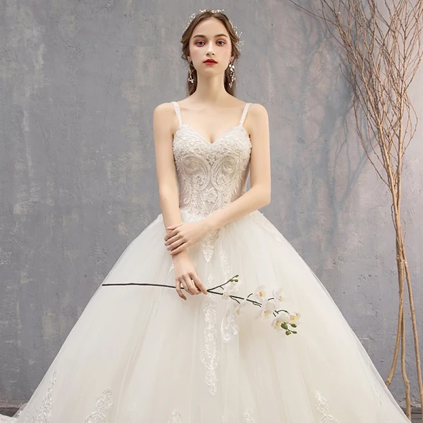Best Ivory Wedding Dresses 2019 Ball Gown Spaghetti Straps Sleeveless Backless Appliques Lace Beading Chapel Train Ruffle