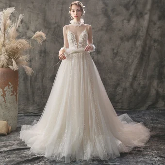 Élégant Champagne Jardin Extérieur Robe De Mariée 2019 Princesse Transparentes Col V Profond 3 4 Manches Appliques Fleur Perlage Glitter Tulle Tribunal Train Volants