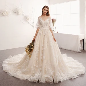Élégant Ivoire Robe De Mariée 2019 Princesse V Cou Gonflée 1 2 Manches Dos Nu Appliques En Dentelle Perlage Perle Cathedral Train Volants