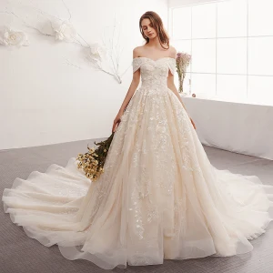 Élégant Champagne Robe De Mariée 2019 Princesse De L 039 Épaule Manches Courtes Dos Nu Appliques En Dentelle Cathedral Train Volants