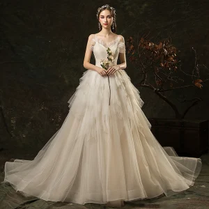 Erschwinglich Ivory Creme Brautkleider Hochzeitskleider 2019 A Linie Spaghettiträger Ärmellos Rückenfreies Hof Schleppe Fallende Rüsche