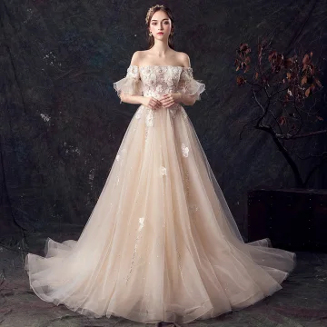 Elegante Champagne Trouwjurken 2019 A Lijn Uit De Schouder Bell Mouwen Veer Ruglooze Appliques Kant Kralen Parel Glans Tule Rechter Trein Ruche