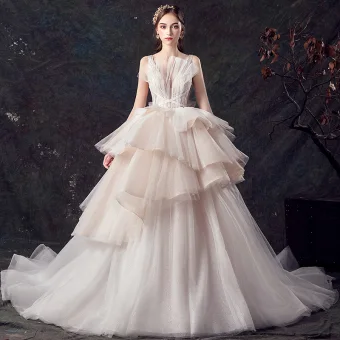 Chic Belle Champagne Transparentes Robe De Mariée 2019 Robe Boule Col V Profond Sans Manches Dos Nu Glitter Tulle Perlage Tribunal Train Volants En Cascade