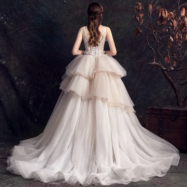 Schöne Champagner Durchsichtige Brautkleider / Hochzeitskleider 2019 Ballkleid Tiefer V-Ausschnitt Ärmellos Rückenfreies Glanz Tülle Perlenstickerei Hof-Schleppe Fallende Rüsche