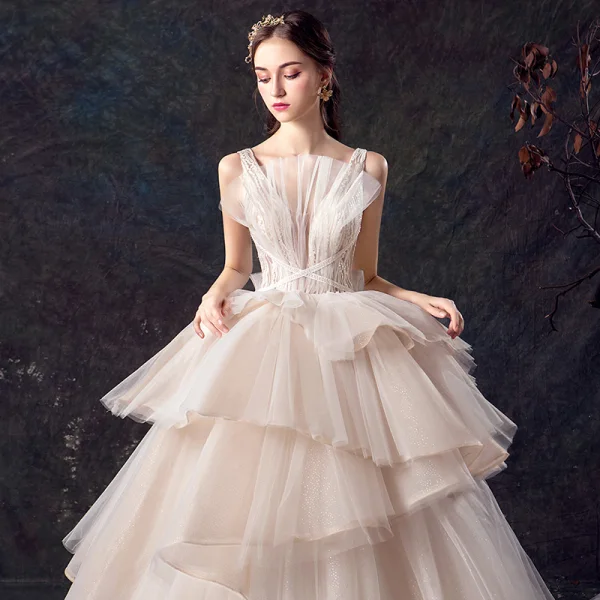 Schöne Champagner Durchsichtige Brautkleider / Hochzeitskleider 2019 Ballkleid Tiefer V-Ausschnitt Ärmellos Rückenfreies Glanz Tülle Perlenstickerei Hof-Schleppe Fallende Rüsche