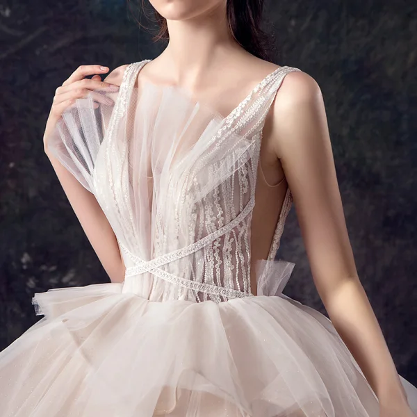 Schöne Champagner Durchsichtige Brautkleider / Hochzeitskleider 2019 Ballkleid Tiefer V-Ausschnitt Ärmellos Rückenfreies Glanz Tülle Perlenstickerei Hof-Schleppe Fallende Rüsche