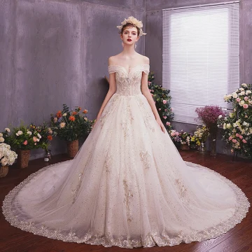 Elegant Champagne Brudekjoler 2019 Prinsesse Av Skulderen Korte Ermer Ryggløse Appliques Blonder Beading Paljetter Glitter Tyll Chapel Train Buste
