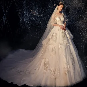 Eleganta Elfenben Genomskinliga Bröllopsklänningar 2019 Prinsessa Urringning Pösigt 3 4 Ärm Halterneck Appliqués Spets Paljetter Chapel Train Ruffle
