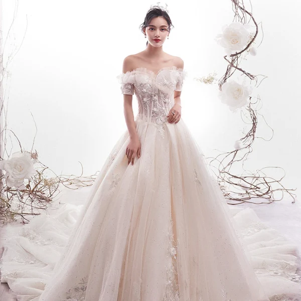 Schöne Champagner Brautkleider / Hochzeitskleider 2019 A Linie Off Shoulder Kurze Ärmel Rückenfreies Applikationen Spitze Perlenstickerei Pailletten Glanz Tülle Kathedrale Schleppe Rüschen