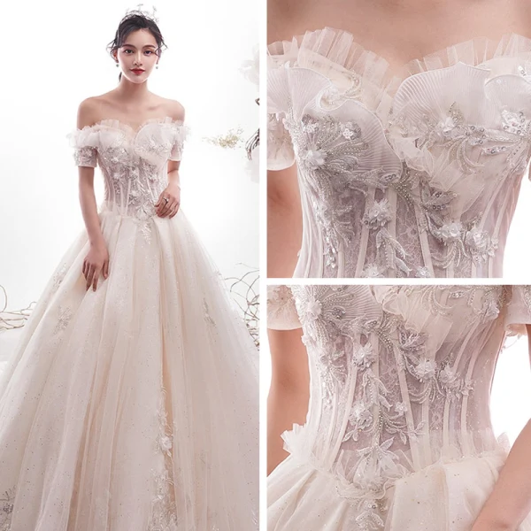 Schöne Champagner Brautkleider / Hochzeitskleider 2019 A Linie Off Shoulder Kurze Ärmel Rückenfreies Applikationen Spitze Perlenstickerei Pailletten Glanz Tülle Kathedrale Schleppe Rüschen