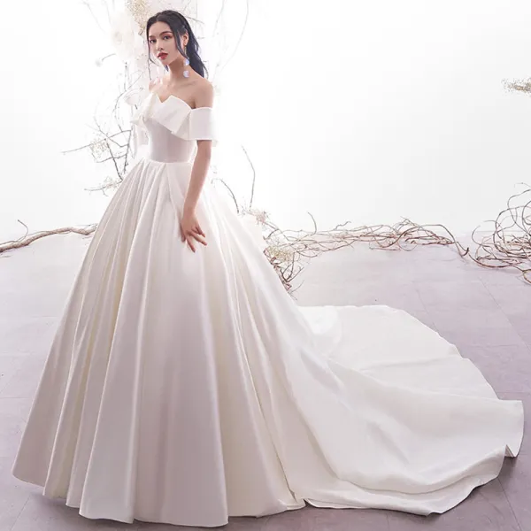 Modest / Simple Ivory Satin Wedding Dresses 2019 A-Line / Princess Off-The-Shoulder Short Sleeve Backless Chapel Train Ruffle